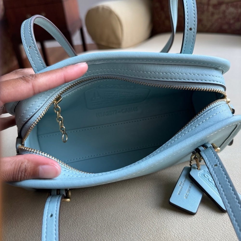 Coach Swing Zip 20 Light Blue in new condition - Picture 3 of 7